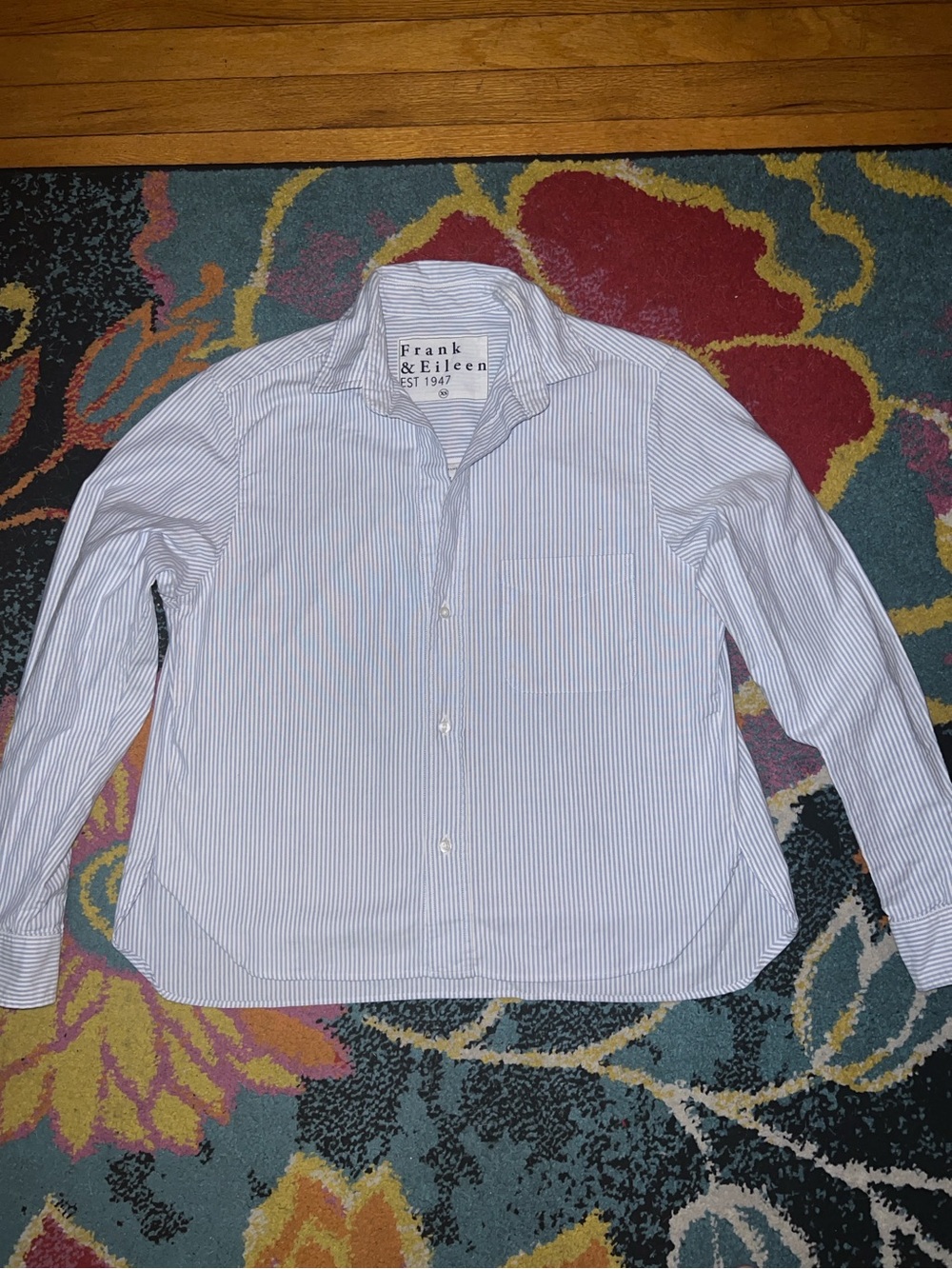 Frank and Eileen untuckable Silvio button up shirt size XS
